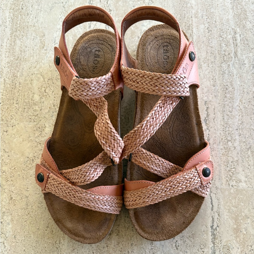 Taos Trulie Leather with woven hoop and loop adjustable straps